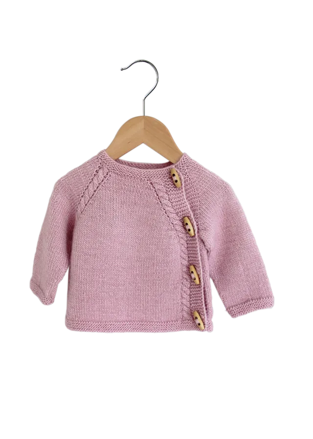 Go Handmade genser asymmetrisk strikkeoppskrift baby