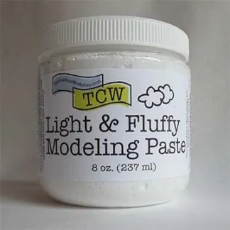 The Crafters Workshop TCW9004 Light & Fluffy strukturpasta 236 ml hvit