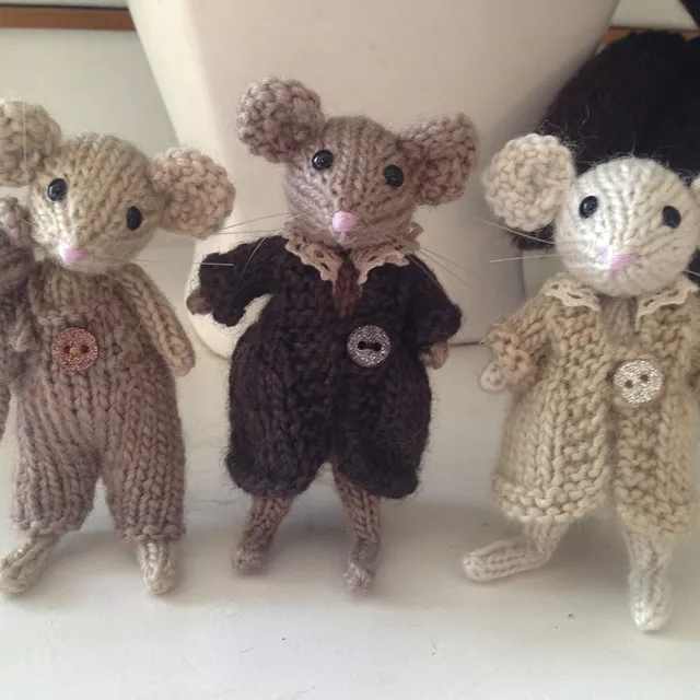 Go Handmade Mice Sisters strikkeoppskrift FR 10 cm