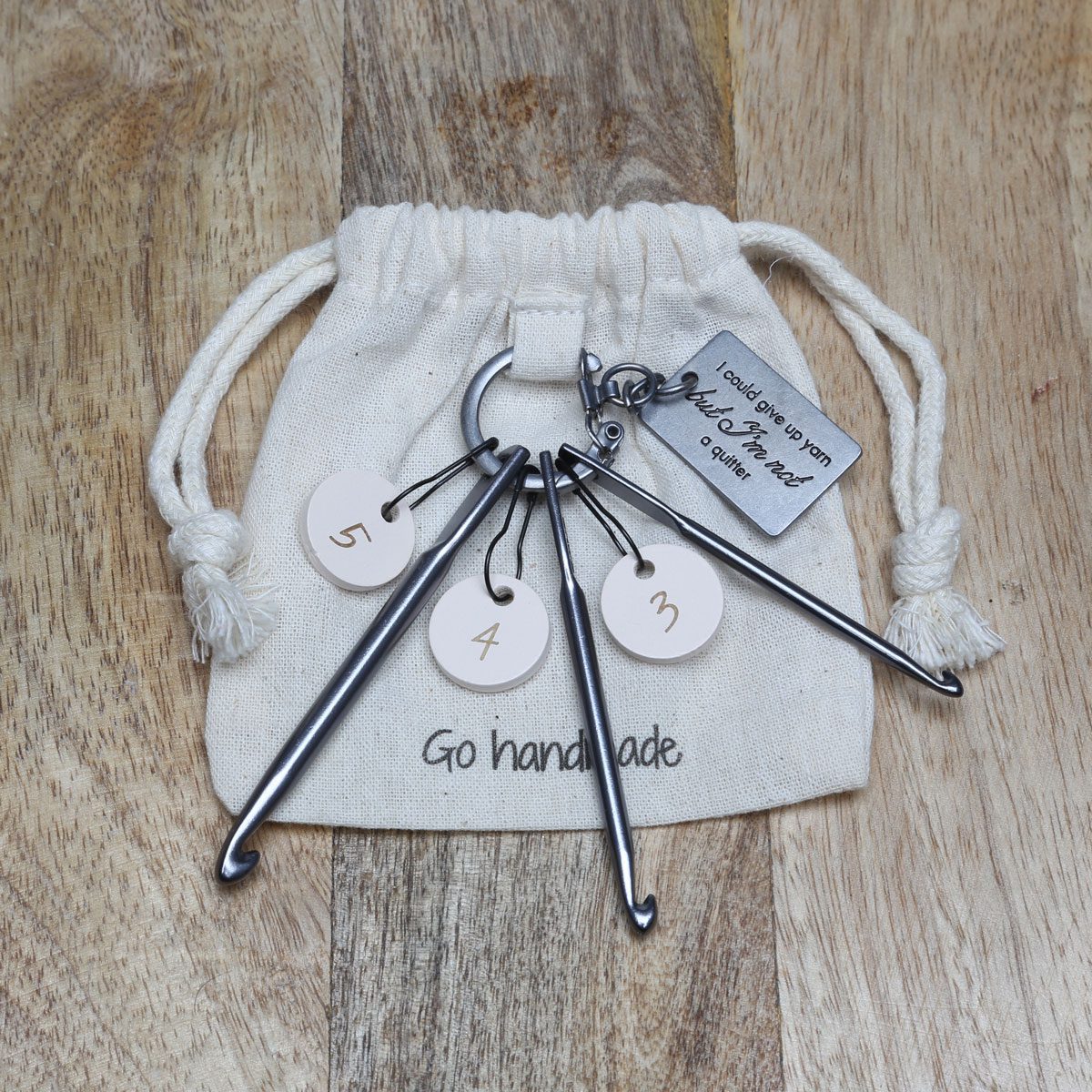 Go Handmade nøkkelring 3 heklenåler 3 markører