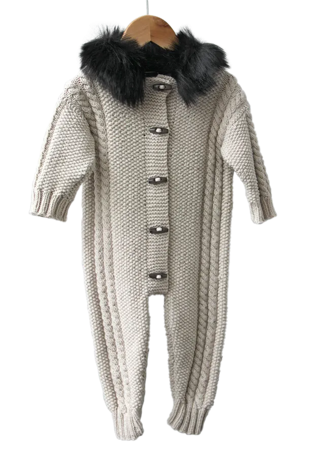 Go Handmade Cosy Pram Suit strikkeoppskrift 3–6 mnd sparkedress