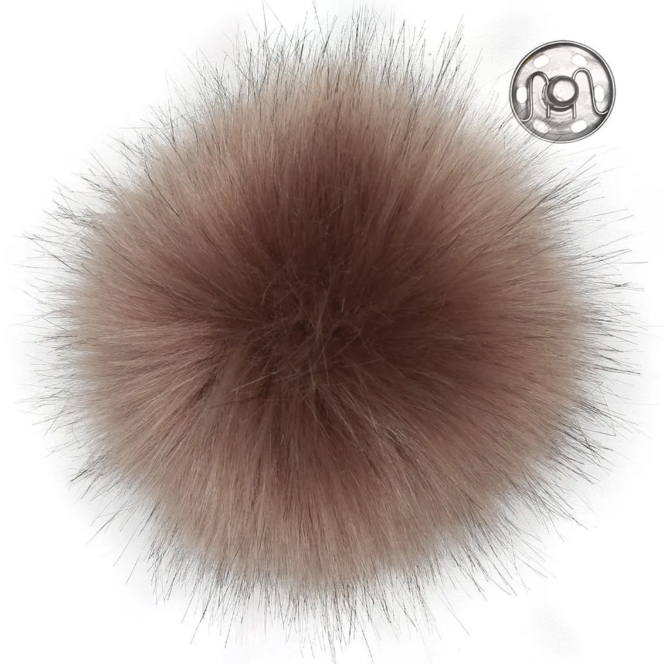 Go Handmade pompon med knapp 13 cm fuskepels