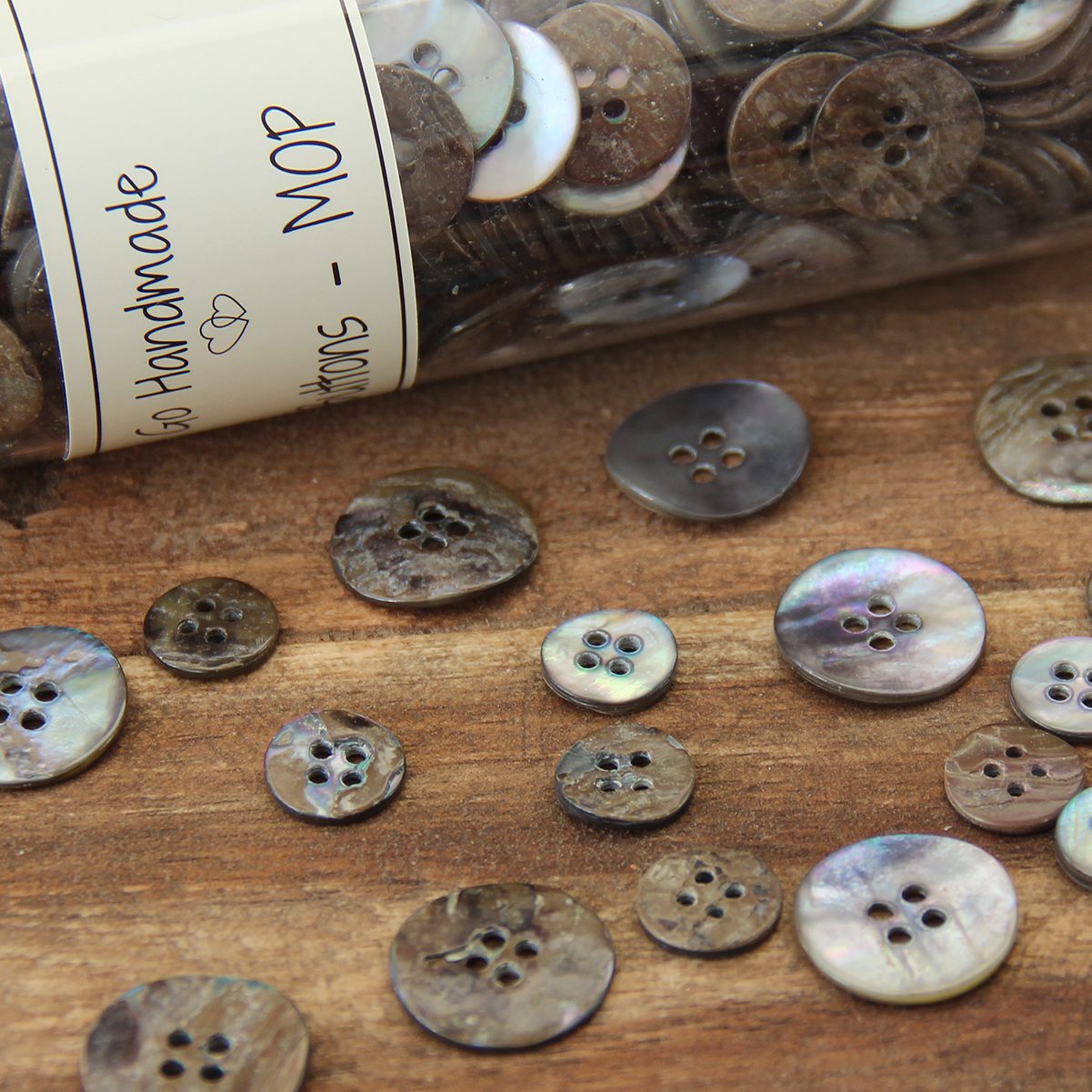 Go Handmade Mother of Pearl knapper 18 mm 8 stk