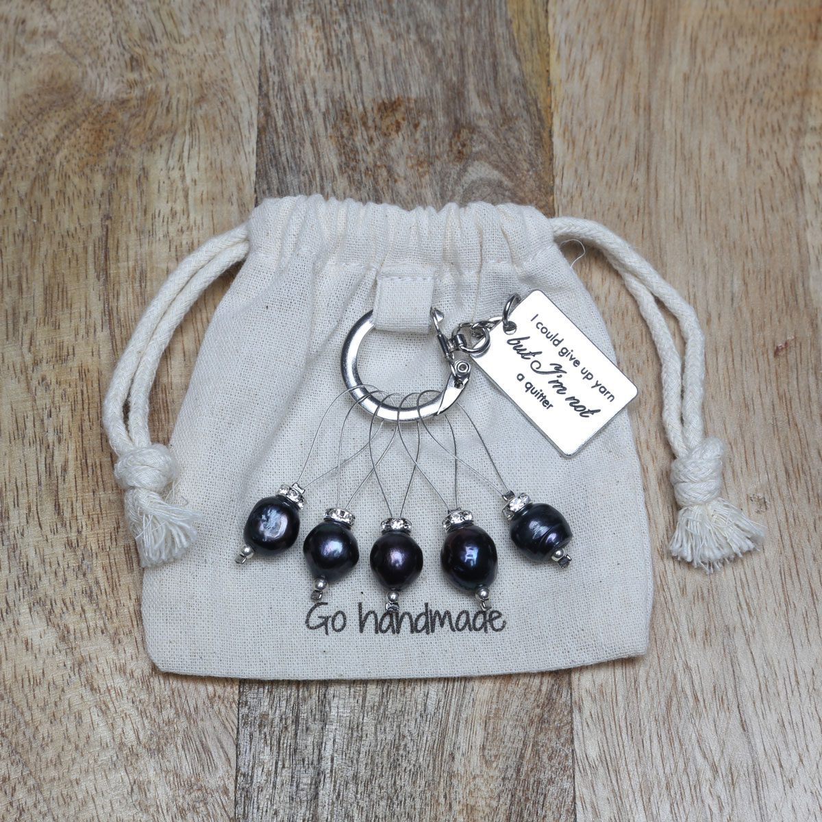 Go Handmade Wire maskemarkører ferskvannsperler 5 stk med mappe