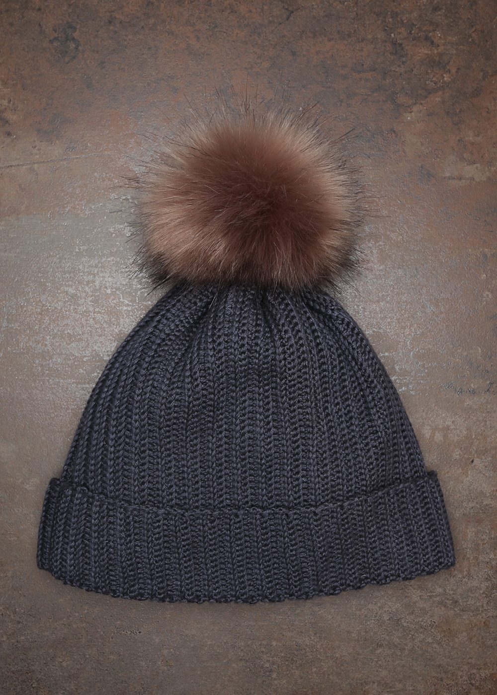 Go Handmade pompon med knapp 13 cm fuskepels