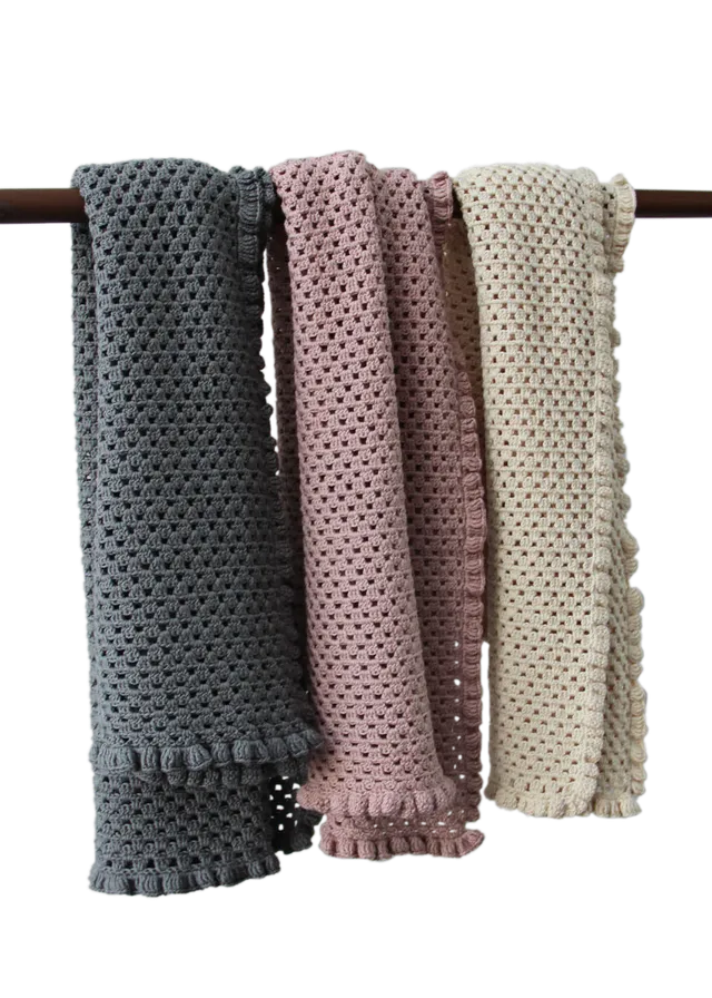 Go Handmade ajour babyteppe hekleoppskrift 85x57 cm